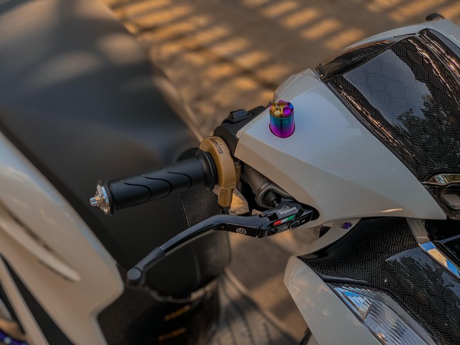 Honda Sh độ cặp phuộc sau độc đáo tại Đà Nẵng ảnh 9