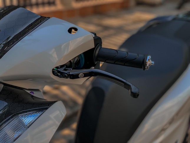 Honda Sh độ cặp phuộc sau độc đáo tại Đà Nẵng ảnh 10