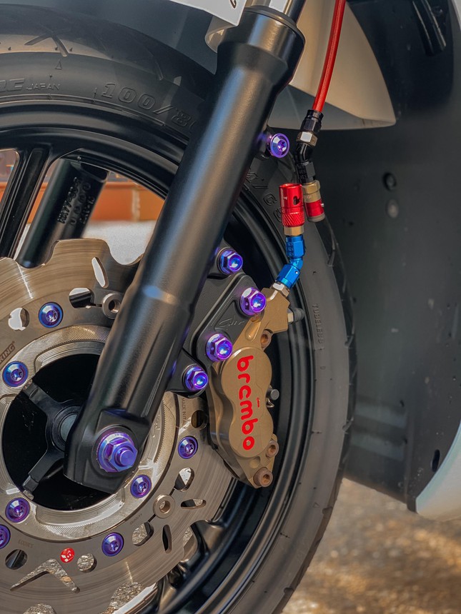 Honda Sh độ cặp phuộc sau độc đáo tại Đà Nẵng ảnh 6