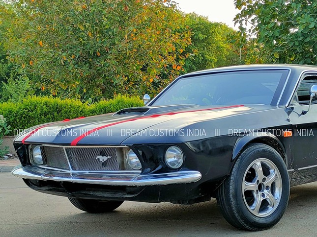 Chế Hyundai Accent thành Ford Mustang cổ ảnh 1