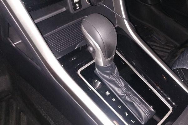 Những nút trên cần số mà lái xe hay bỏ qua ảnh 1