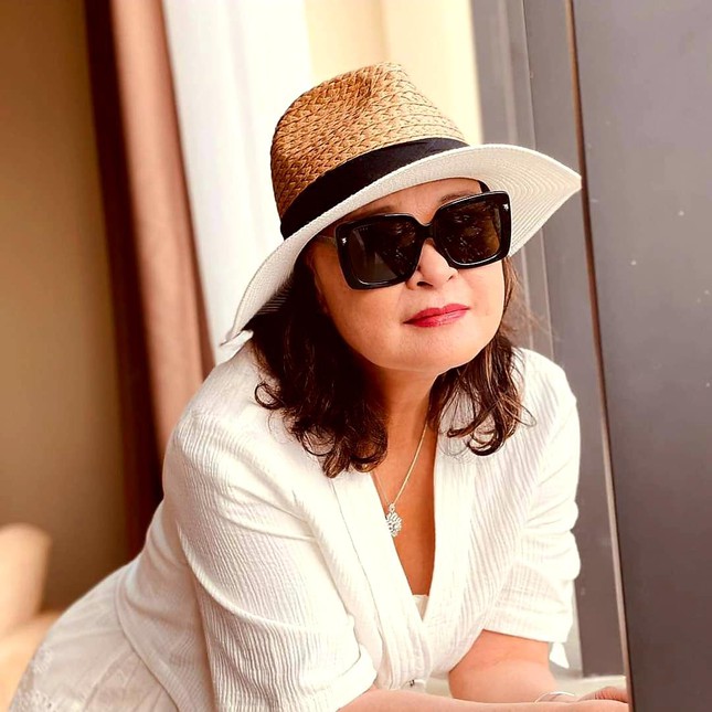 Hoàng Cúc âm thầm viết văn, làm thơ ảnh 3