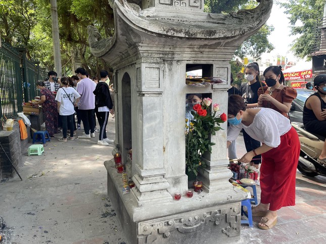 Biến tướng sĩ tử cầu may ảnh 1