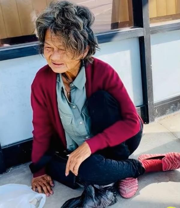 Hình ảnh mới nhất của Kim Ngân ở Mỹ: Đói lả, ngủ bên vệ đường ảnh 2