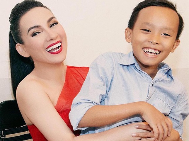 Chuyện con nuôi ở showbiz ảnh 1