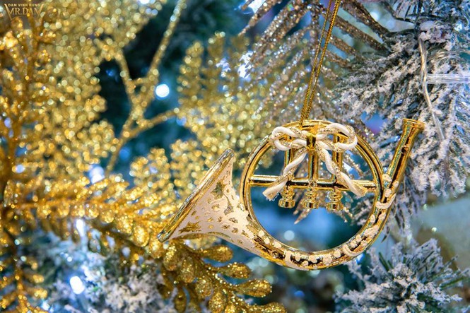 Choáng ngợp sắc màu Noel trong biệt thự 60 tỷ của Đàm Vĩnh Hưng - ảnh 8