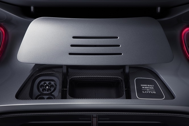 Siêu xe công suất khủng, giá đến 49 tỷ đồng trình làng - ảnh 10