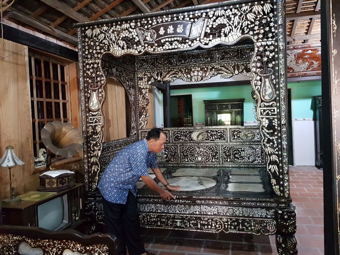 Chiêm ngưỡng chiếc giường cổ có giá bạc tỷ ở Đồng Tháp - ảnh 1