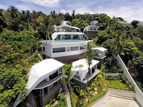 Ngắm khu biệt thự 'chênh vênh' bên vách đá nhìn ra biển tuyệt đẹp - ảnh 1