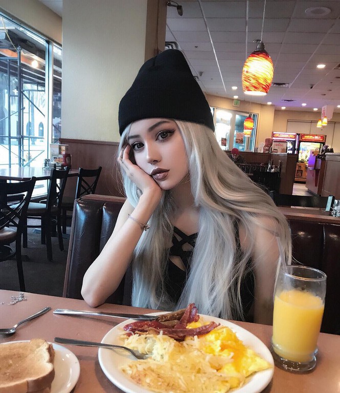 Ngỡ ngàng mặt mộc của 'búp bê sống' Kina She với vẻ đẹp siêu thực - ảnh 4