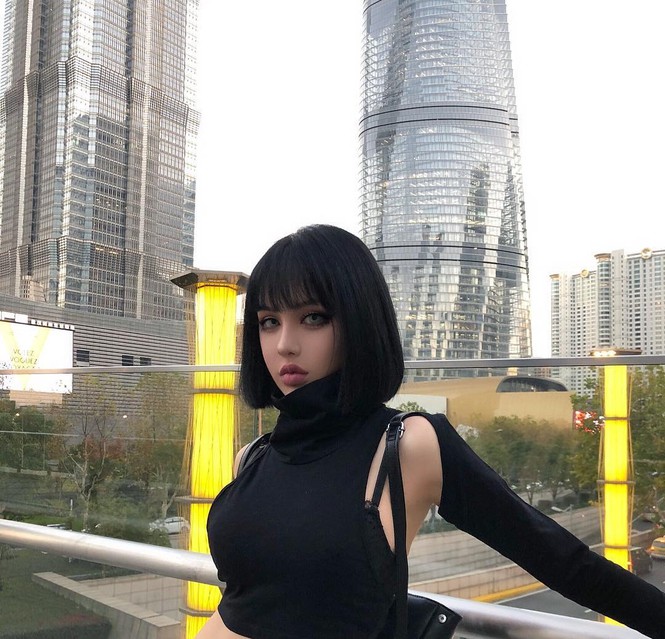 Ngỡ ngàng mặt mộc của 'búp bê sống' Kina She với vẻ đẹp siêu thực - ảnh 2