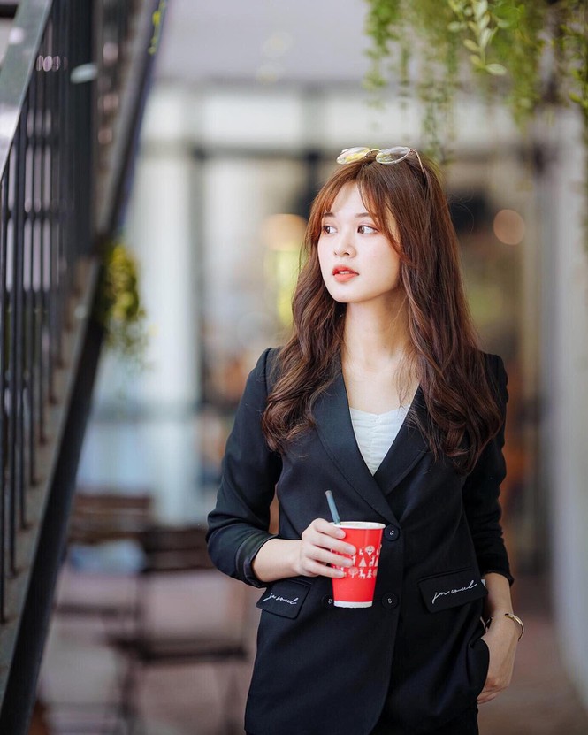 Nữ sinh ‘gây xao xuyến’ với nhan sắc ngọt ngào, ước mơ trở thành nhà báo - ảnh 9