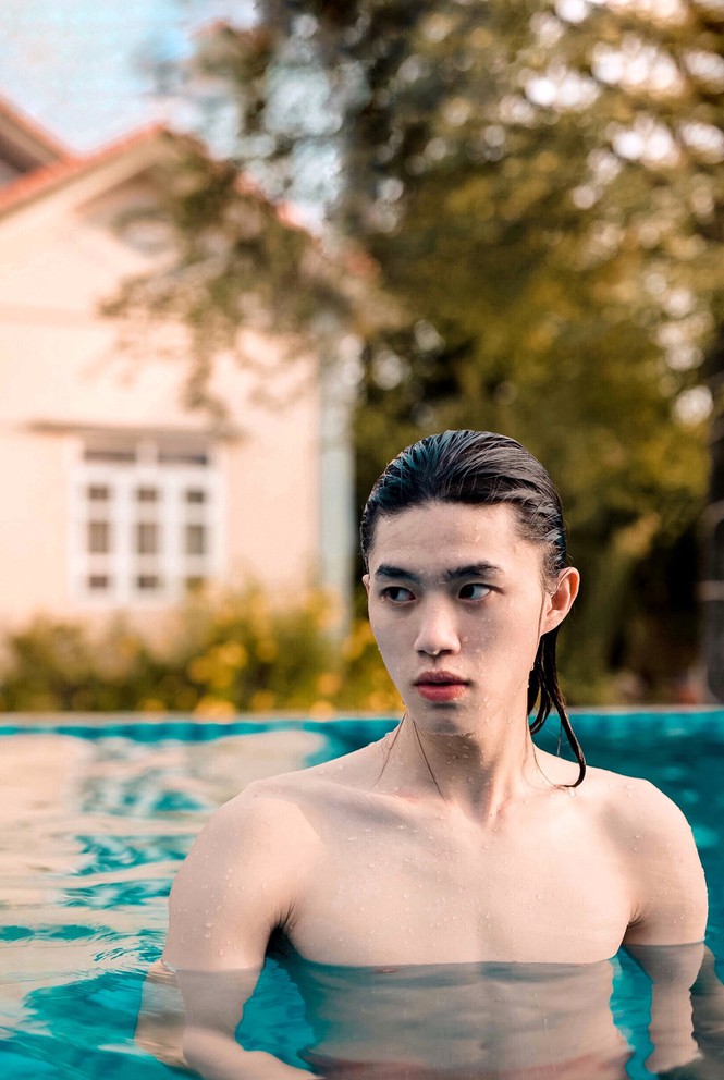 Chàng trai sở hữu vẻ đẹp gây sốc thách thức chuẩn mực giới tính - ảnh 12