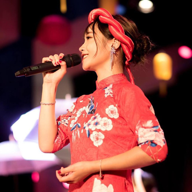 Tân cử nhân trẻ tuổi nhất trường ĐH Kinh tế Quốc dân là Đảng viên, sinh viên xuất sắc - ảnh 8