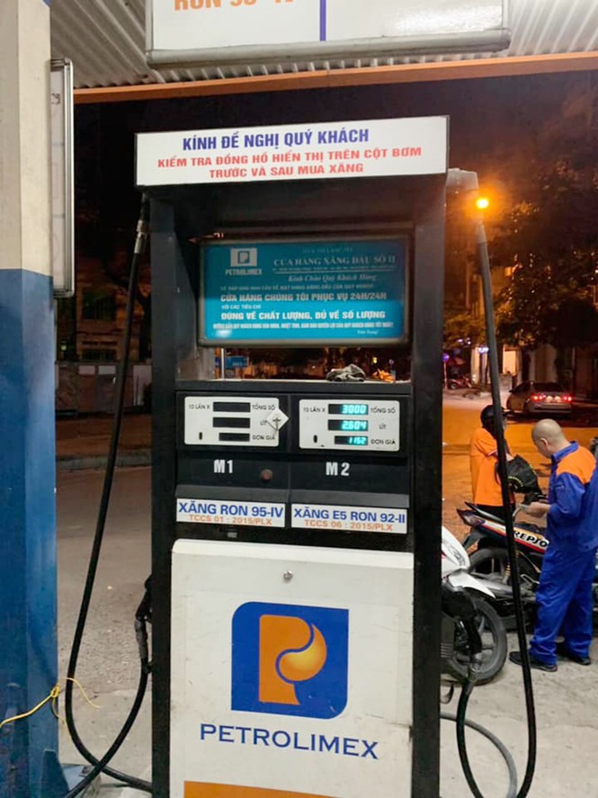 Ðủ chiêu găm hàng, đầu cơ đón đầu tăng giá xăng - ảnh 1