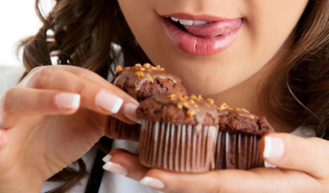 Những thực phẩm 'phá nát' dạ dày nếu ăn khi đang đói bụng - ảnh 1