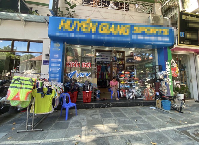 Áo phao cứu hộ cháy hàng, tăng giá phi mã - ảnh 1