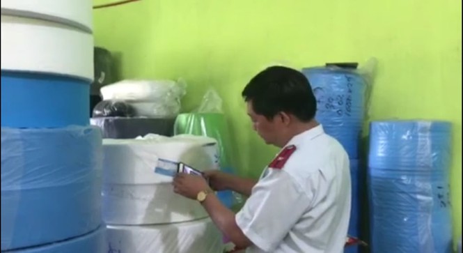 Phú Yên: Thu giữ gần 80.000 khẩu trang y tế chưa đủ điều kiện lưu hành - ảnh 2