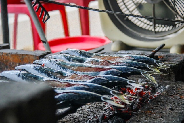 Về làng cá nướng thơm nức mũi nổi tiếng bậc nhất Hà Tĩnh - ảnh 6