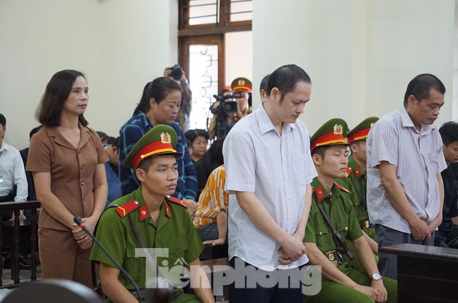 Nghe VietNamNet: Vụ gian lận điểm thi tại Hà Giang: Vợ ông Triệu Tài Vinh bị kỷ luật