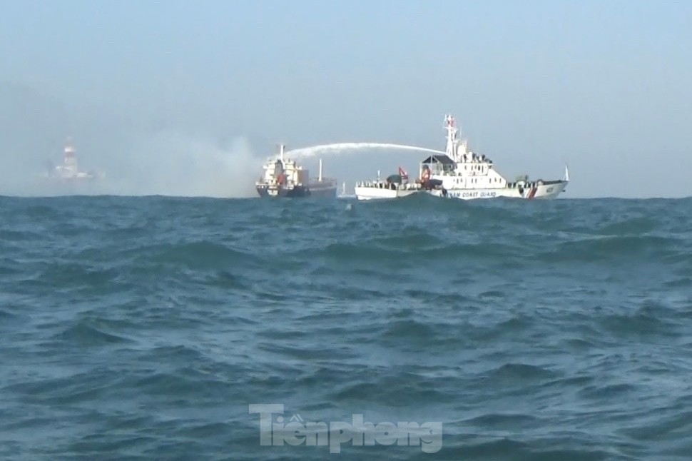 Nghe VietNamNet: Cảnh sát biển Việt Nam cứu tàu nước ngoài bị cháy