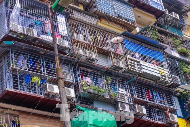 Nơm nớp lo sợ với 'chuồng cọp, lồng chim' giăng khắp Thủ đô - ảnh 10