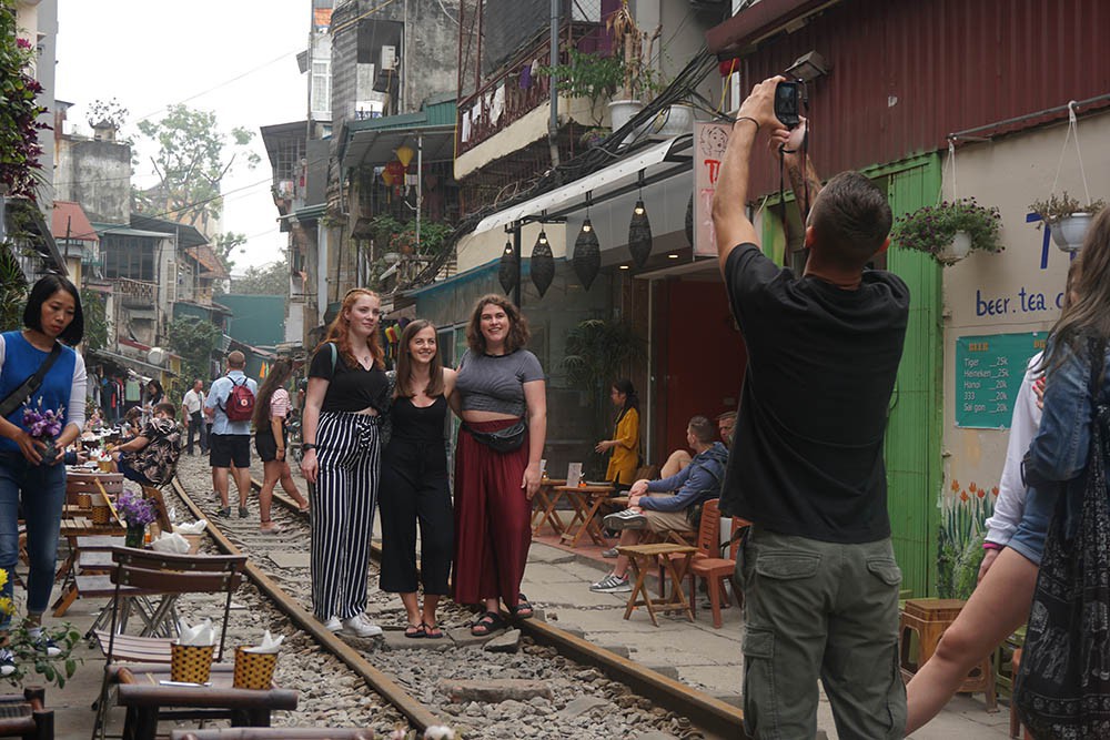 Nghe VietNamNet: Hà Nội sẽ dẹp cà phê đường tàu trước 12/10