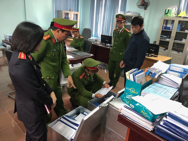 Nghe VietNamNet: Bắt giam hàng loạt lãnh đạo BQLDA Môi trường và biến đổi khí hậu