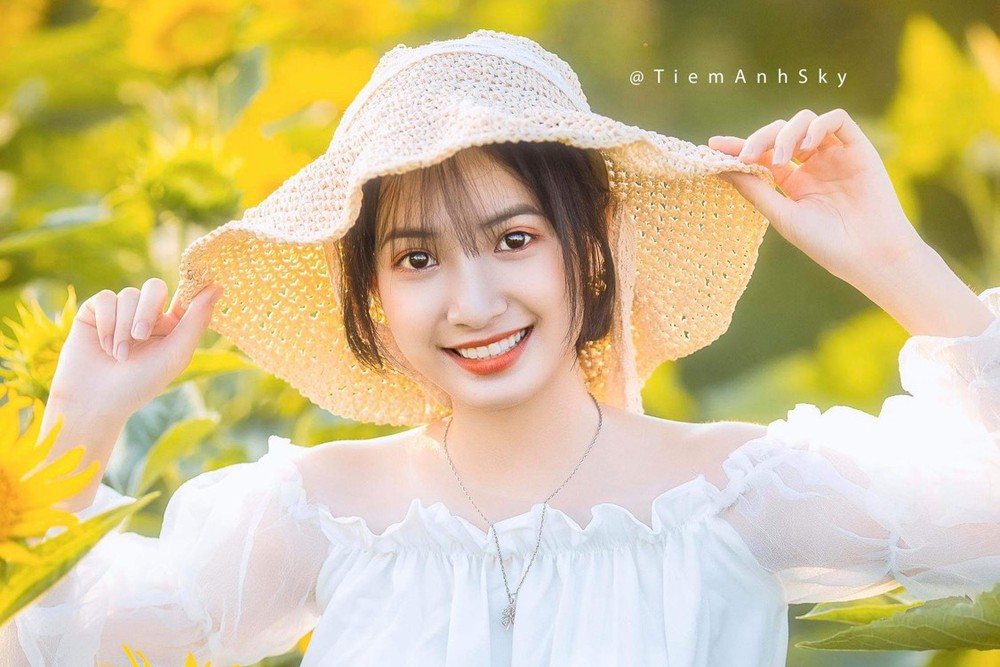 Vẻ đẹp trong veo tựa ‘nàng thơ’ của nữ sinh trường Cao đẳng Sư phạm Trung ương