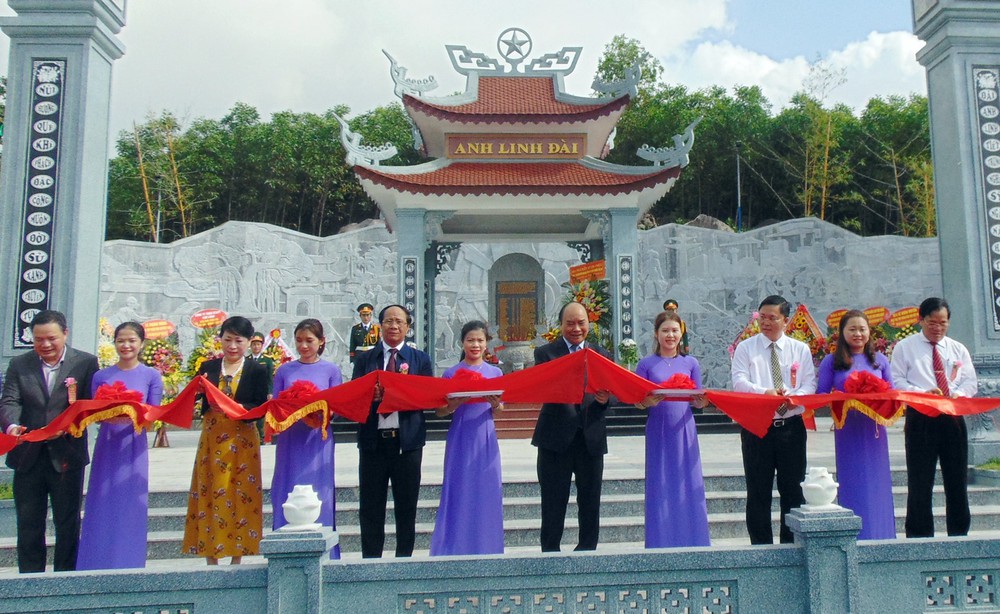 Nghe VietNamNet: Thủ tướng dự khánh thành đền thờ liệt sĩ tại Quảng Nam