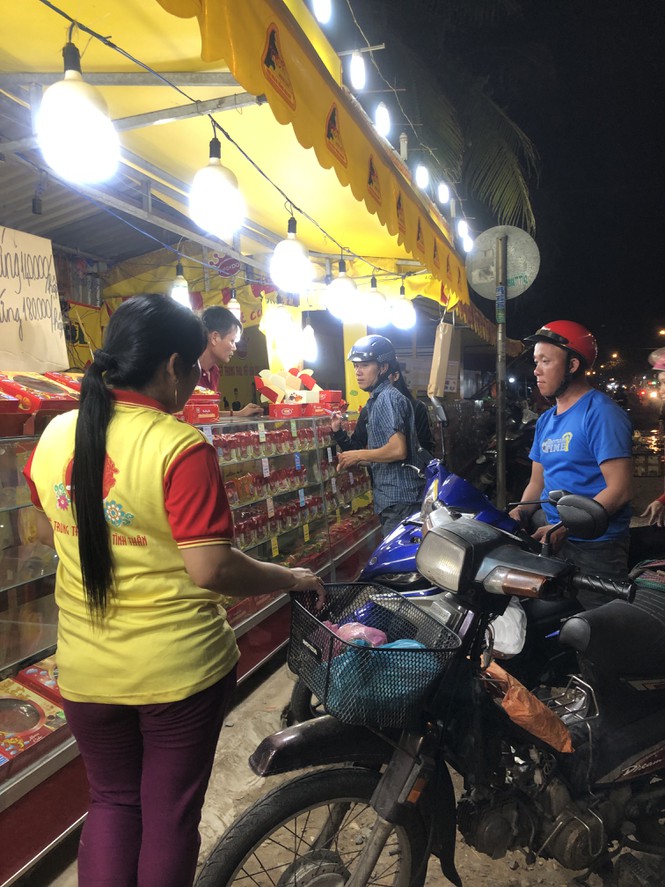 Chiêu trò bán bánh trung thu 'đại hạ giá' ở Sài Gòn - ảnh 3