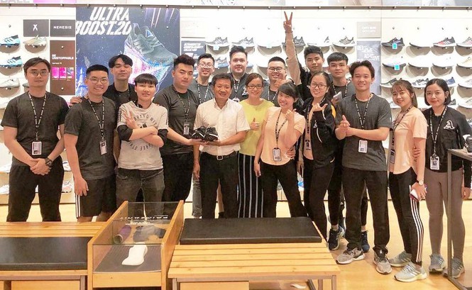 Ông Đoàn Ngọc Hải bán điện thoại, đồng hồ “xịn’ lo cho người vô gia cư - ảnh 2