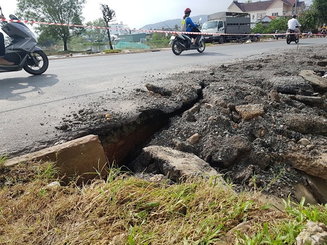 Đường sá Phú Quốc bị tàn phá nghiêm trọng sau trận lụt lịch sử - ảnh 11