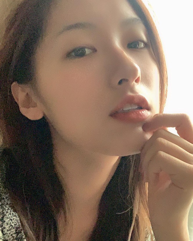 Cặp chị em sinh đôi tốt nghiệp Harvard làm MC truyền hình - ảnh 13