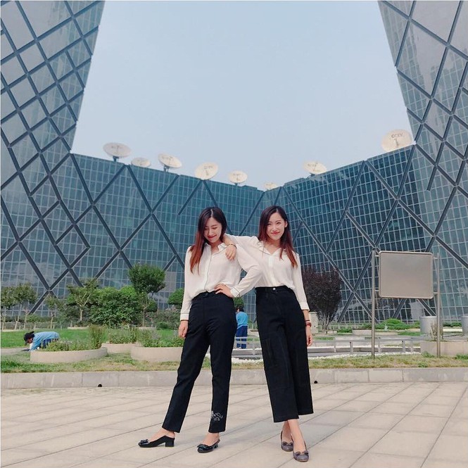 Cặp chị em sinh đôi tốt nghiệp Harvard làm MC truyền hình - ảnh 8