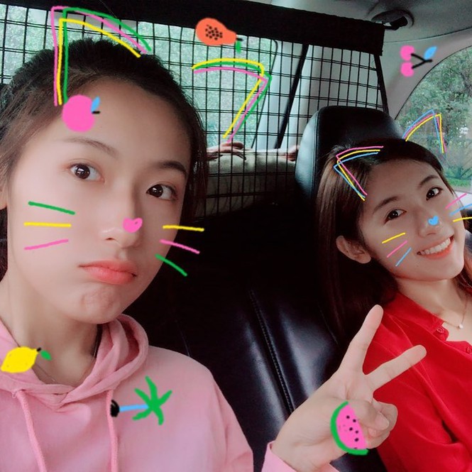 Cặp chị em sinh đôi tốt nghiệp Harvard làm MC truyền hình - ảnh 6