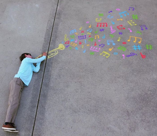 Cậu bé 14 tuổi vẽ tranh 'du lịch vòng quanh thế giới' cho em trai - ảnh 13