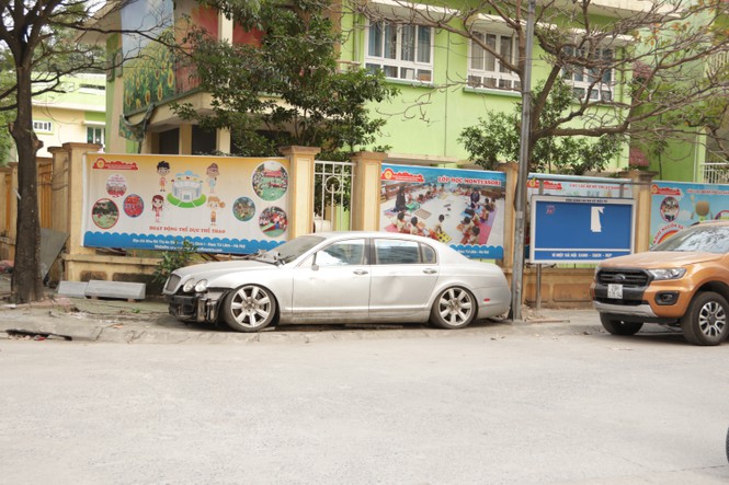 Bí ẩn chủ nhân những siêu xe bị lãng quên nhiều năm trên vỉa hè Hà Nội - ảnh 1