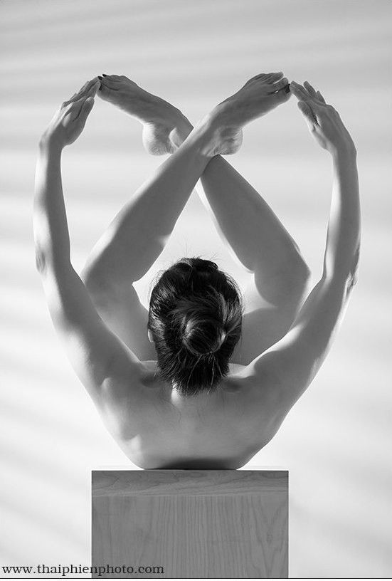 Sửng sốt với bộ ảnh nude về những thế yoga cực khó của nghệ sỹ Thái Phiên - ảnh 6