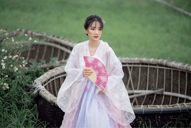 Vẻ đẹp trong veo tựa ‘nàng thơ’ của nữ sinh trường Cao đẳng Sư phạm Trung ương - ảnh 6