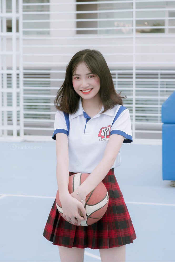 Vẻ đẹp trong veo tựa ‘nàng thơ’ của nữ sinh trường Cao đẳng Sư phạm Trung ương - ảnh 8