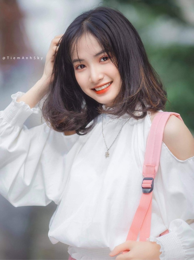 Vẻ đẹp trong veo tựa ‘nàng thơ’ của nữ sinh trường Cao đẳng Sư phạm Trung ương - ảnh 1