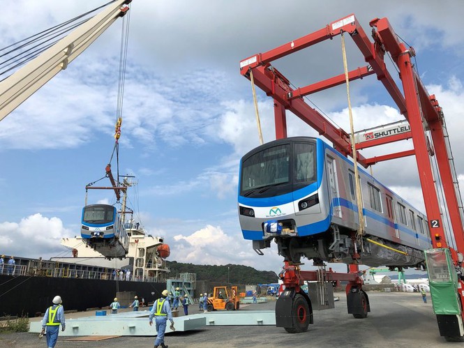 Cận cảnh đoàn tàu metro Bến Thành – Suối Tiên sắp cập cảng TP.HCM - ảnh 2