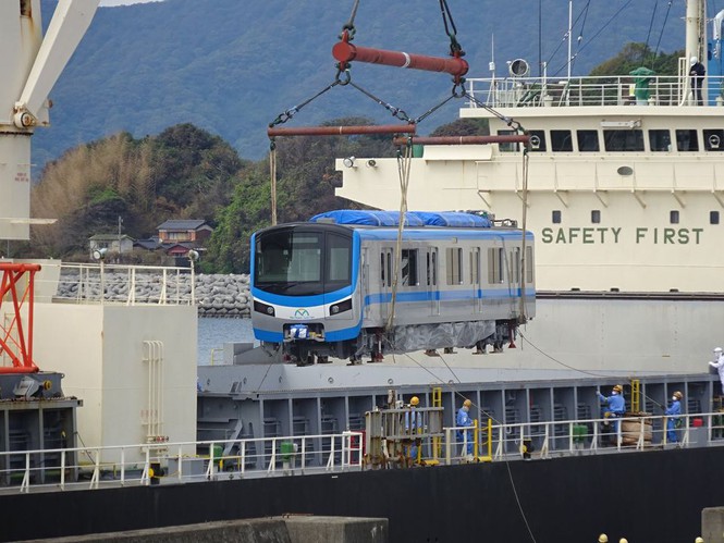 Cận cảnh đoàn tàu metro Bến Thành – Suối Tiên sắp cập cảng TP.HCM - ảnh 1
