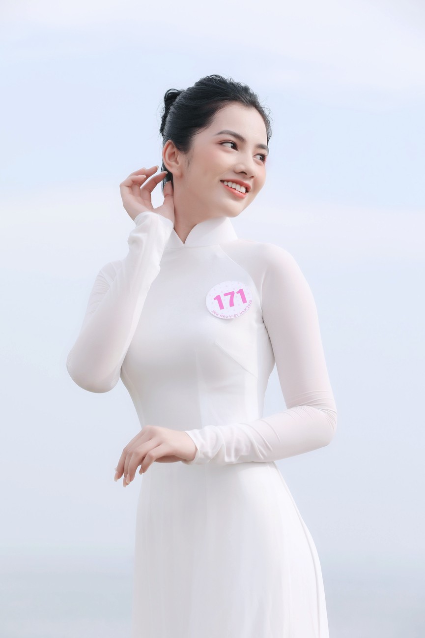 Thí sinh HHVN 2020 đẹp tinh khôi với áo dài trắng, 'check-in' thắng cảnh đẹp ở Vũng Tàu - ảnh 10