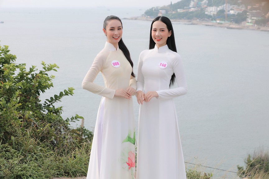 Thí sinh HHVN 2020 đẹp tinh khôi với áo dài trắng, 'check-in' thắng cảnh đẹp ở Vũng Tàu - ảnh 2