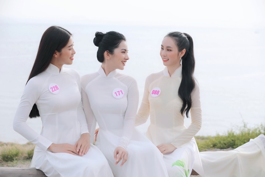 Thí sinh HHVN 2020 đẹp tinh khôi với áo dài trắng, 'check-in' thắng cảnh đẹp ở Vũng Tàu - ảnh 4