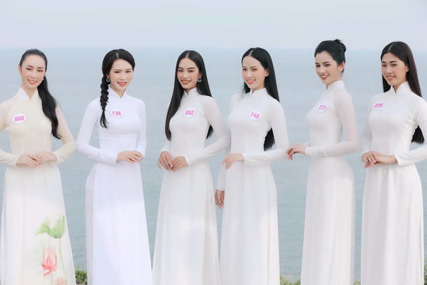 Thí sinh HHVN 2020 đẹp tinh khôi với áo dài trắng, 'check-in' thắng cảnh đẹp ở Vũng Tàu - ảnh 1