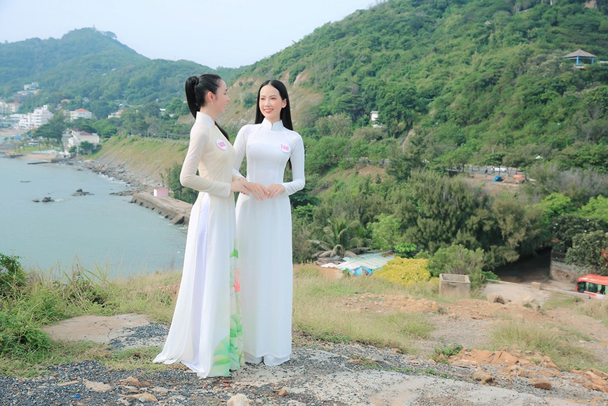 Thí sinh HHVN 2020 đẹp tinh khôi với áo dài trắng, 'check-in' thắng cảnh đẹp ở Vũng Tàu - ảnh 3