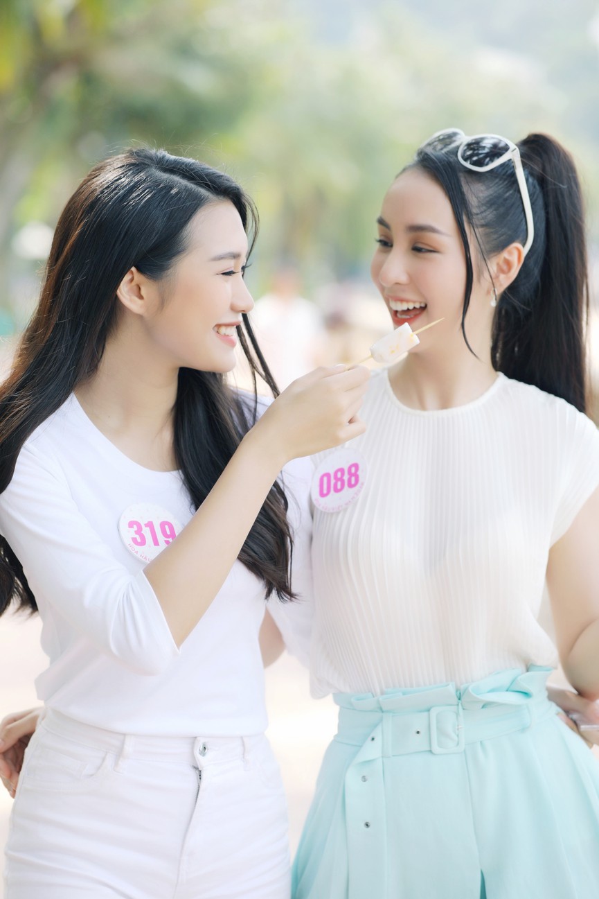 Nét hồn nhiên 'toả nắng' của những cô gái HHVN 2020 trên thành phố biển Vũng Tàu - ảnh 4